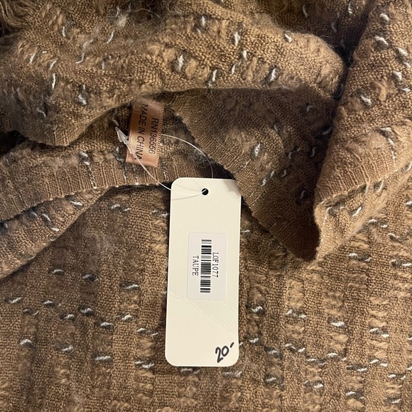 Poncho NWT - Picture 2 of 2